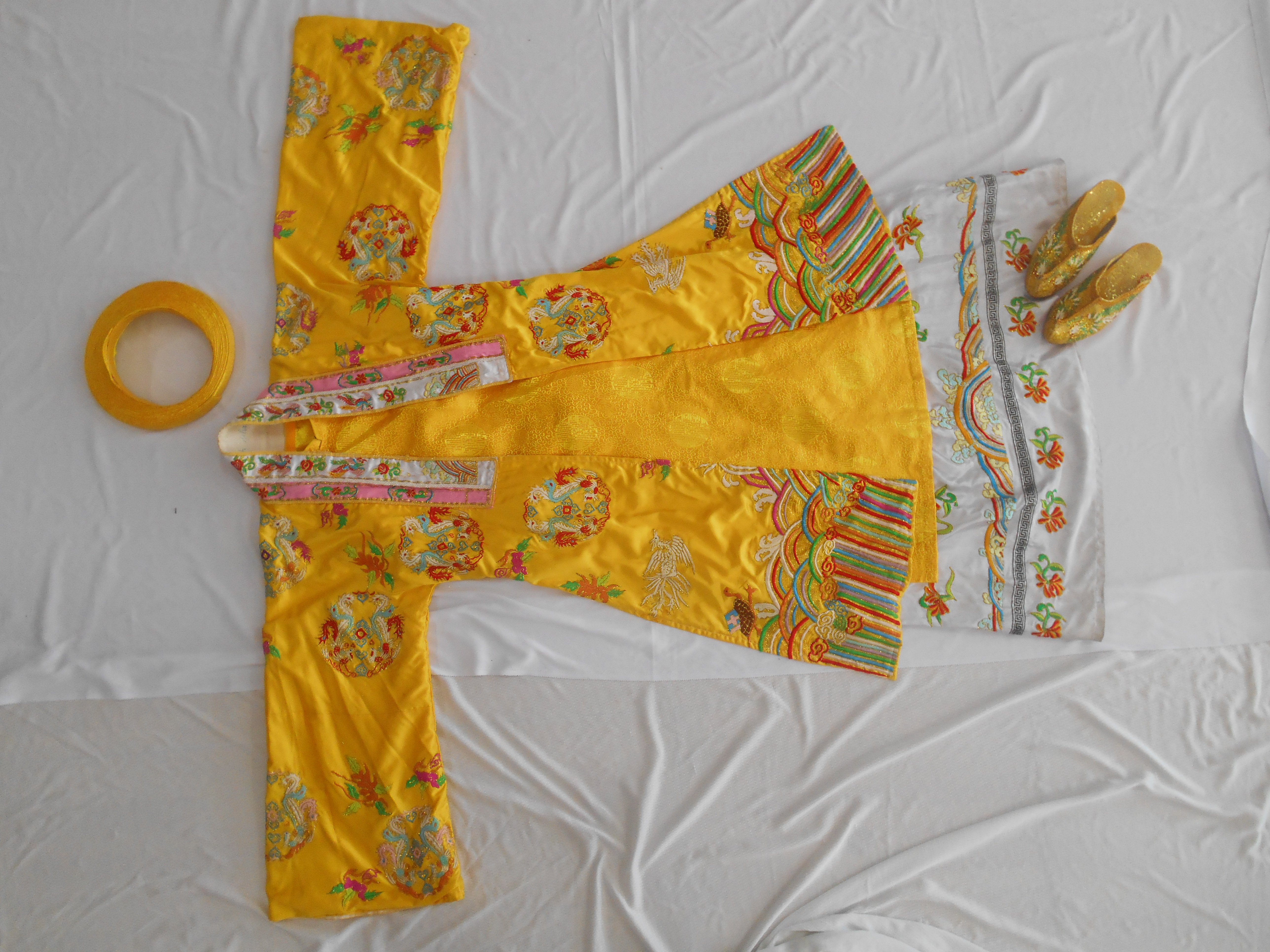 HOÀNG HẬU (HẰNG NGÀY, TIỆC NHỎ)